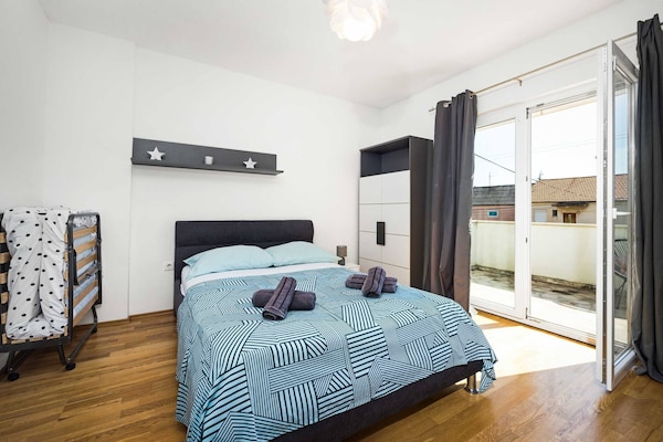 Foto van Ruim appartement in Brodarica met tuin - Vakantiehuis in Šibenik-Brodarica - BedRoom