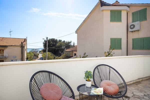 Foto van Ruim appartement in Brodarica met tuin - Vakantiehuis in Šibenik-Brodarica - TerraceBalcony
