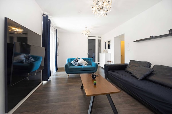 Foto van Ruim appartement in Brodarica met tuin - Vakantiehuis in Šibenik-Brodarica - LivingRoom