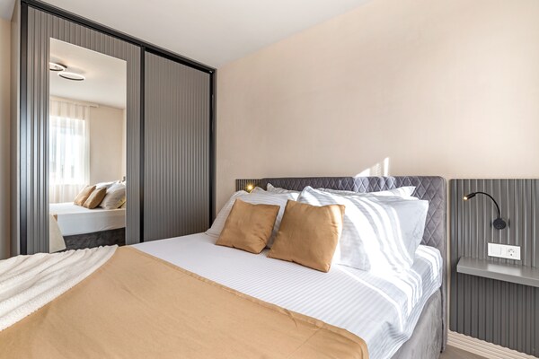 Foto van Luxe appartement aan de Adriatische zee - Vakantiehuis in Šibenik-Brodarica - BedRoom