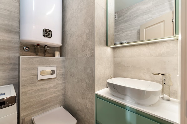 Foto van Luxe appartement aan de Adriatische zee - Vakantiehuis in Šibenik-Brodarica - BathRoom