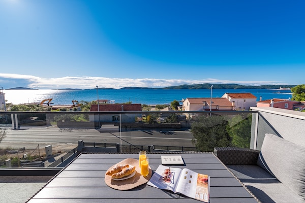 Foto van Luxe appartement aan de Adriatische zee - Vakantiehuis in Šibenik-Brodarica - TerraceBalcony