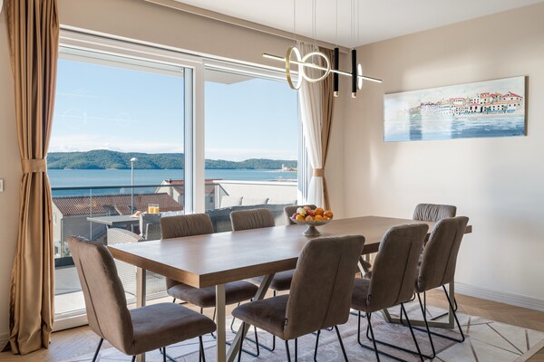 Foto van Luxe appartement aan de Adriatische zee - Vakantiehuis in Šibenik-Brodarica - DiningRoom