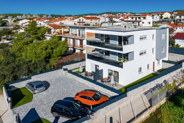 Foto van Luxe appartement aan de Adriatische zee - Vakantiehuis in Šibenik-Brodarica - Outdoor