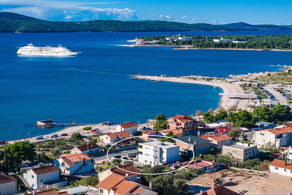 Foto van Luxe appartement aan de Adriatische zee - Vakantiehuis in Šibenik-Brodarica - Outdoor