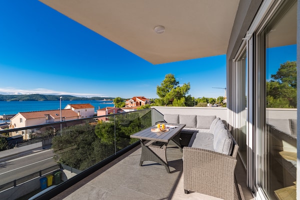Foto van Luxe appartement aan de Adriatische zee - Vakantiehuis in Šibenik-Brodarica - TerraceBalcony