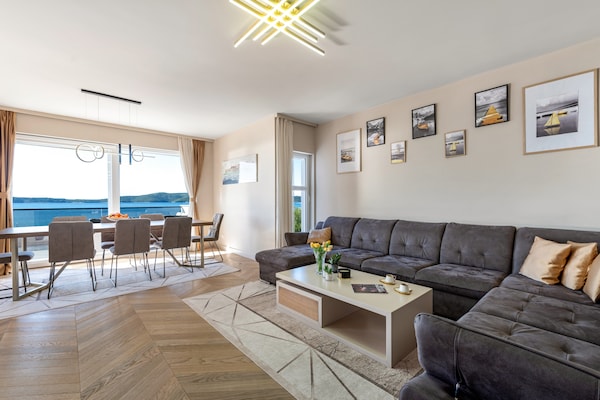 Foto van Luxe appartement aan de Adriatische zee - Vakantiehuis in Šibenik-Brodarica - LivingRoom