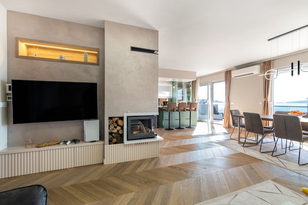 Foto van Luxe appartement aan de Adriatische zee - Vakantiehuis in Šibenik-Brodarica - LivingRoom