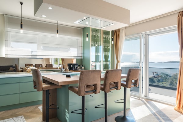 Foto van Luxe appartement aan de Adriatische zee - Vakantiehuis in Šibenik-Brodarica - DiningRoom