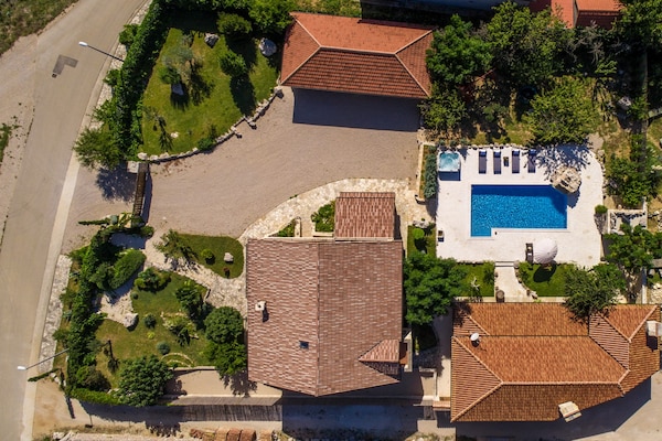 Foto van Villa met verwarmd zwembad in de buurt van Sibenik - ExteriorSummer