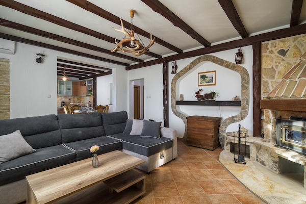 Foto van Villa met verwarmd zwembad in de buurt van Sibenik - LivingRoom