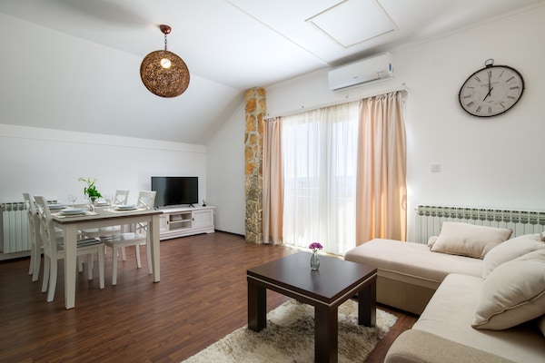 Foto van Villa met verwarmd zwembad in de buurt van Sibenik - DiningRoom
