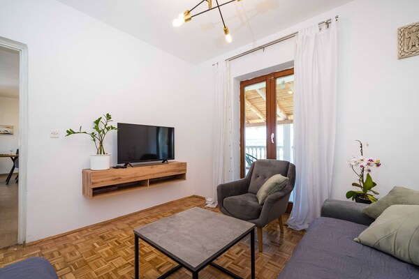 Foto van Familieverblijf met zwembad en terras - Vakantiehuis in Žažvic - LivingRoom