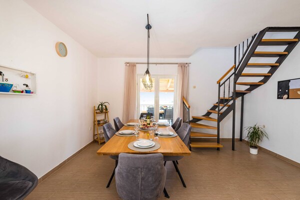 Foto van Familieverblijf met zwembad en terras - Vakantiehuis in Žažvic - DiningRoom