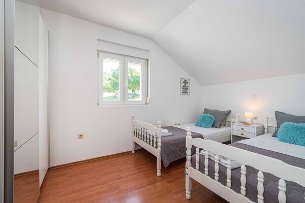 Foto van Familieverblijf met zwembad en terras - Vakantiehuis in Žažvic - BedRoom