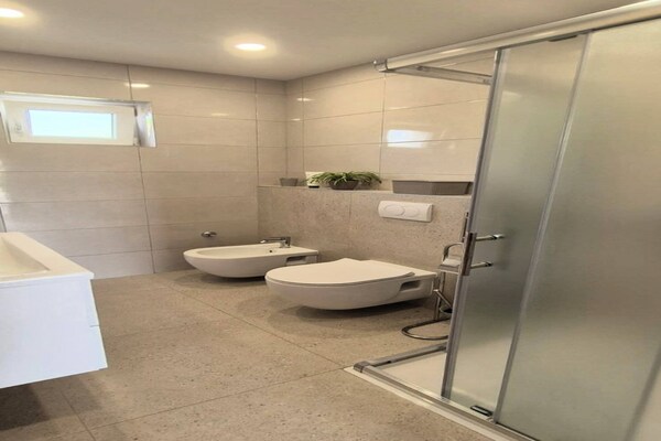 Foto van Familieverblijf met zwembad en terras - Vakantiehuis in Žažvic - BathRoom