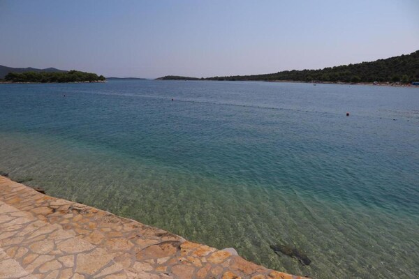 Foto van Appartement met drie slaapkamers in Murter - Vakantiehuis in Murter - AreaSummer5KM
