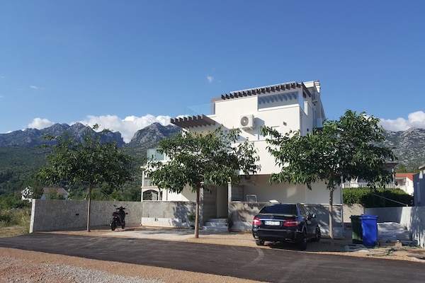 Foto van Luxe appartement | Zeezicht & privéterrassen - Vakantiehuis in Seline - ExteriorSummer