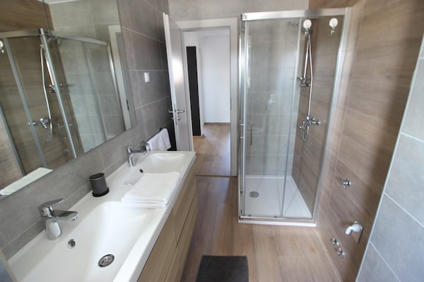 Foto van Luxe appartement | Zeezicht & privéterrassen - Vakantiehuis in Seline - BathRoom