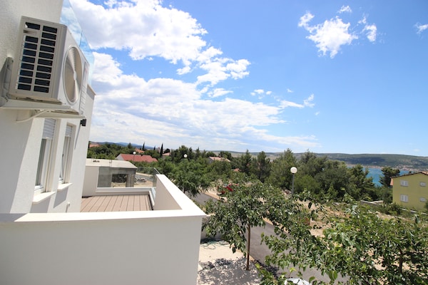Foto van Luxe appartement | Zeezicht & privéterrassen - Vakantiehuis in Seline - TerraceBalcony