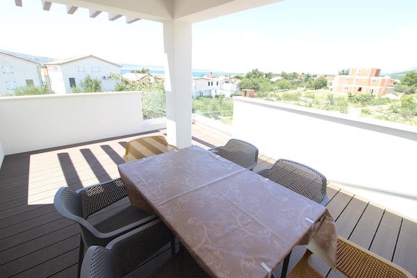 Foto van Luxe appartement | Zeezicht & privéterrassen - Vakantiehuis in Seline - TerraceBalcony