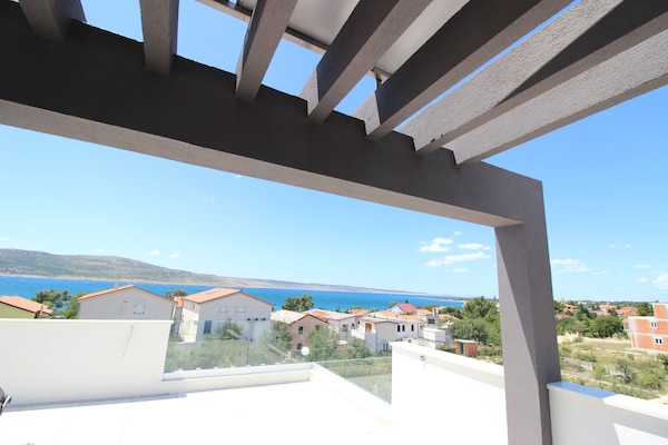 Foto van Luxe appartement | Zeezicht & privéterrassen - Vakantiehuis in Seline - TerraceBalcony