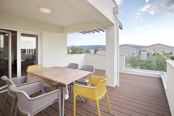 Foto van Luxe appartement | Zeezicht & privéterrassen - Vakantiehuis in Seline - TerraceBalcony