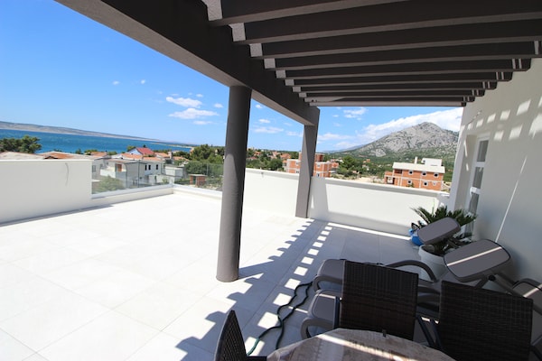 Foto van Luxe appartement | Zeezicht & privéterrassen - Vakantiehuis in Seline - ExteriorSummer