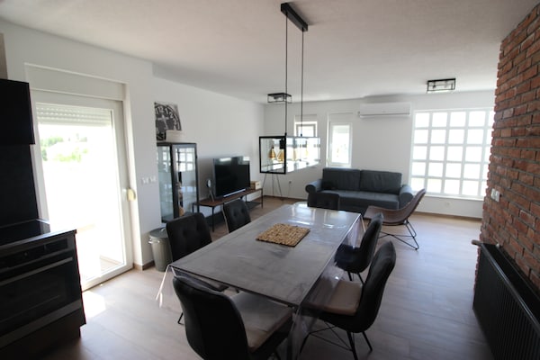 Foto van Luxe appartement | Zeezicht & privéterrassen - Vakantiehuis in Seline - LivingRoom
