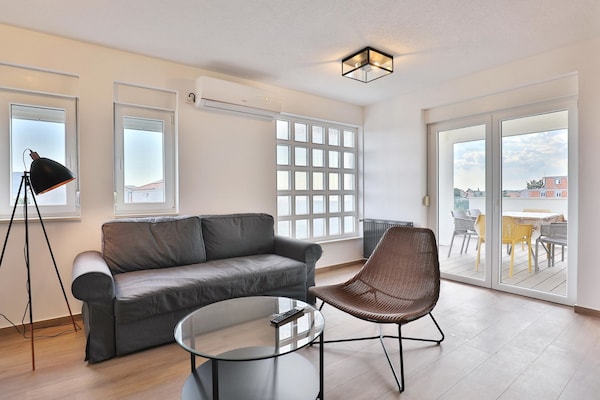 Foto van Luxe appartement | Zeezicht & privéterrassen - Vakantiehuis in Seline - LivingRoom
