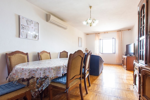 Foto van Appartement in Tribalj met zeezicht en strand - Vakantiehuis in Tribanj Kruščica - LivingRoom