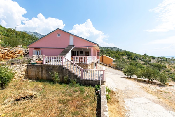 Foto van Appartement in Tribalj met zeezicht en strand - Vakantiehuis in Tribanj Kruščica - GardenSummer