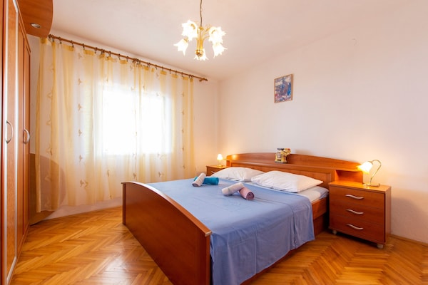 Foto van Appartement in Tribalj met zeezicht en strand - Vakantiehuis in Tribanj Kruščica - BedRoom