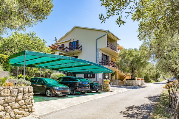 Foto van Appartement in Supetarska Draga bij strand - Vakantiehuis in Supetarska Draga - Outdoor