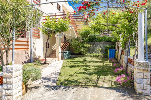Foto van Appartement in Supetarska Draga bij strand - Vakantiehuis in Supetarska Draga - Outdoor