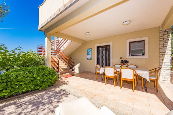 Foto van Appartement in Supetarska Draga bij strand - Vakantiehuis in Supetarska Draga - terrace