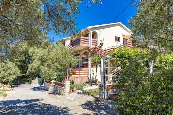Foto van Appartement in Supetarska Draga bij strand - Vakantiehuis in Supetarska Draga - Outdoor