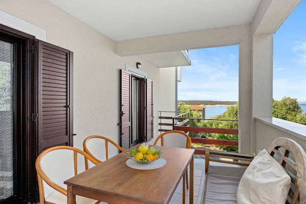 Foto van Appartement in Supetarska Draga bij strand - Vakantiehuis in Supetarska Draga - TerraceBalcony