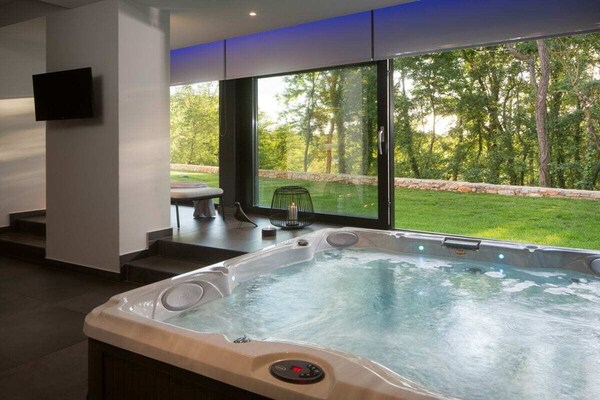 Foto van 55 met zwembad en spa - Vakantiehuis in Pazin - Untagged