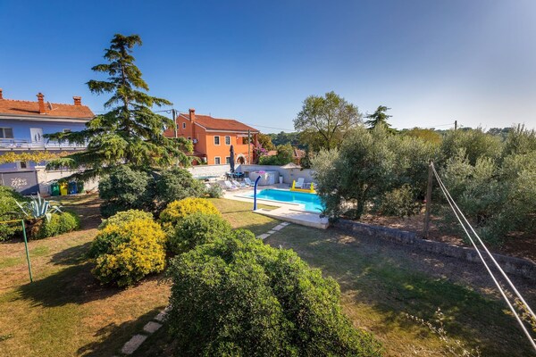 Foto van Villa in Pula bij Romeins Amphitheater - Vakantiehuis in Pula - ExteriorSummer