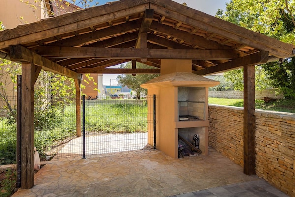 Foto van 4 gasten appartement in Medulin - Vakantiehuis in Ližnjan - Outdoor