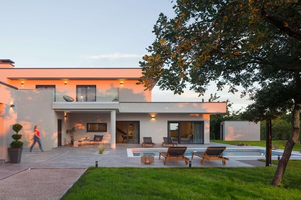Foto van Stijlvolle villa met zwembad - Vakantiehuis in Labin - ExteriorSummer