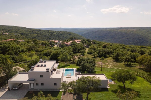 Foto van Stijlvolle villa met zwembad - Vakantiehuis in Labin - PoolOfHouse