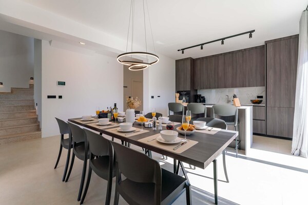 Foto van Exquisite villa met jacuzzi - Vakantiehuis in Labinci - DiningRoom