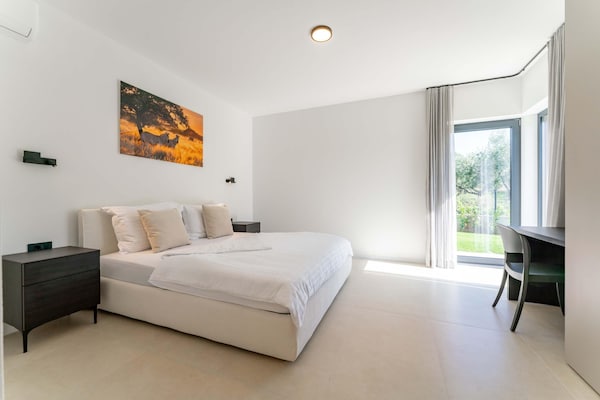 Foto van Exquisite villa met jacuzzi - Vakantiehuis in Labinci - BedRoom