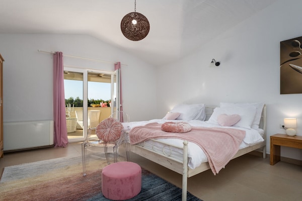 Foto van Domenica Exclusive Comfortabele vakantiewoning - Vakantiehuis in Kastelir - Untagged