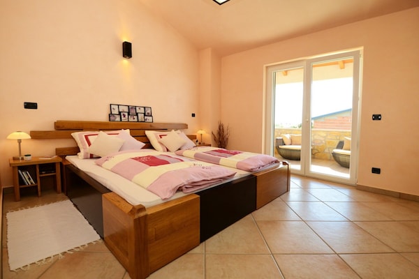Foto van Geweldige villa met balkon - Vakantiehuis in Rogovici - BedRoom