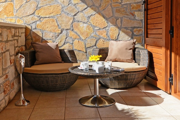 Foto van Geweldige villa met balkon - Vakantiehuis in Rogovici - terrace