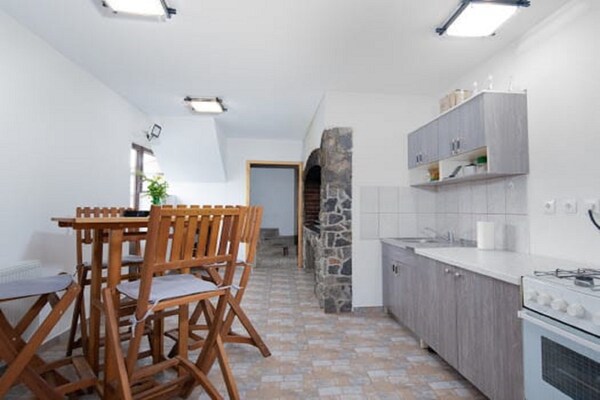 Foto van Cottage in Lovinac bij Paklenica Park - Vakantiehuis in Lovinac - Kitchen