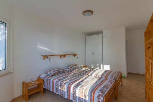 Foto van 1 Villa aan zee - Vakantiehuis in Novalja - Untagged